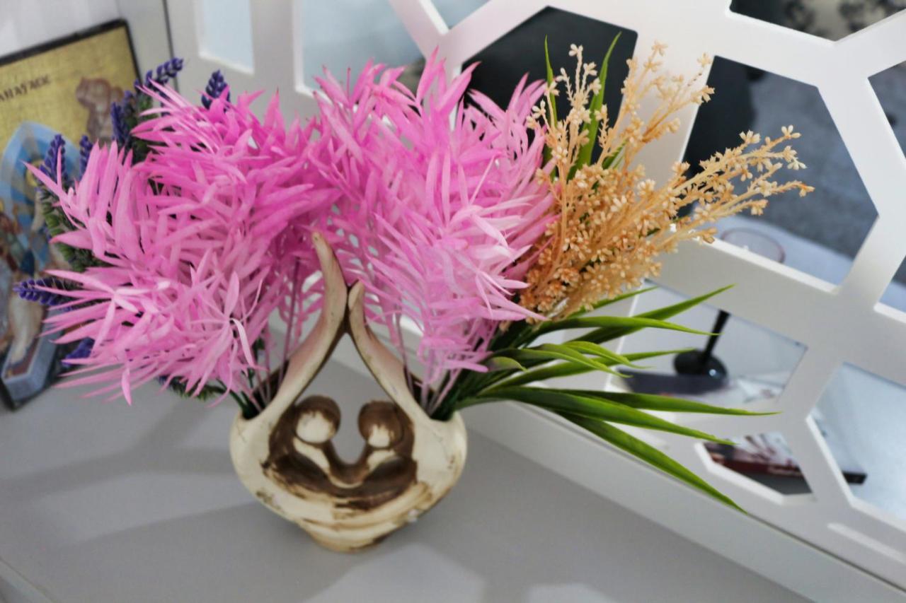 Cozy Flowers Studio - Fast Wi-Fi & Washer-Dryer Brasov Luaran gambar